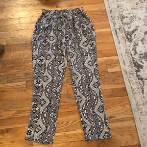 Printed black and white pants